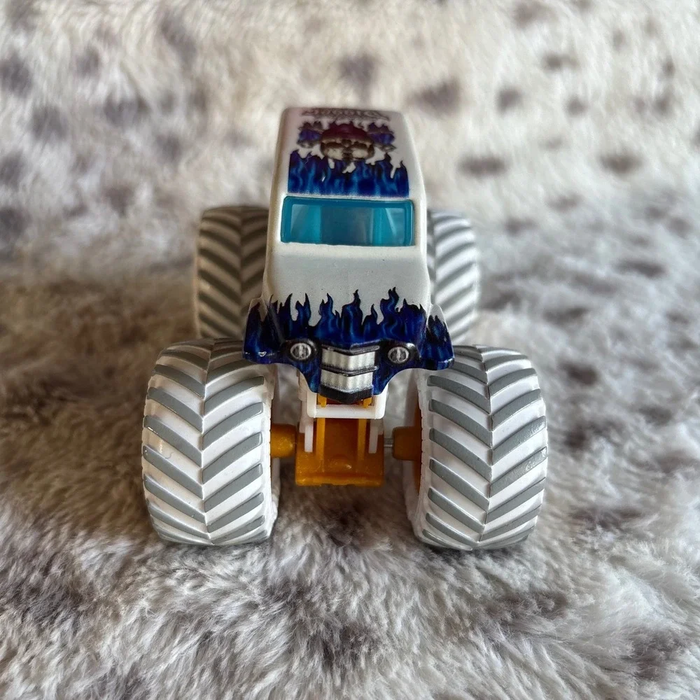 Monster Jam Son-uva Digger White Blue Flames 1:64 Die-Cast Monster Truck 2021